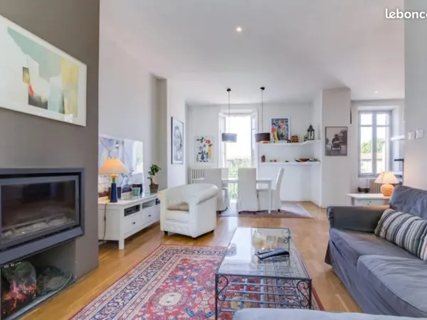 T3 meublé 73m² - 2 balcons - Traversant - Centre-ville 