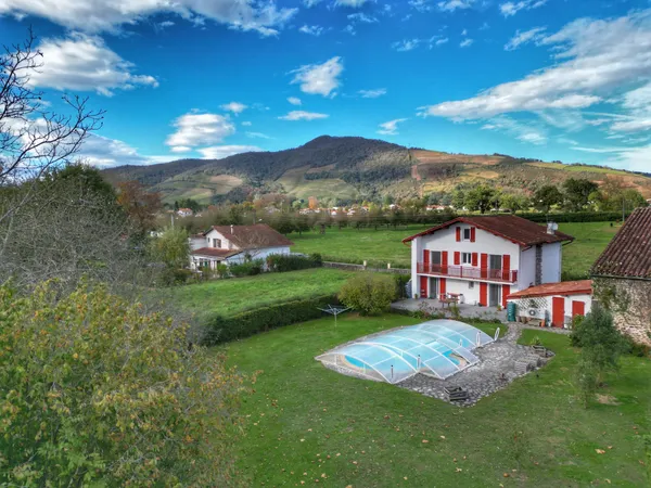 Maison avec piscine à 3 minutes de Saint Jean Pied de Port 