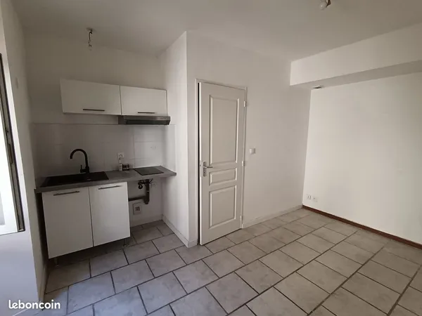 Studio 1 pièce 14 m² 