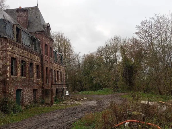 Maison 25 pièces 370 m² 