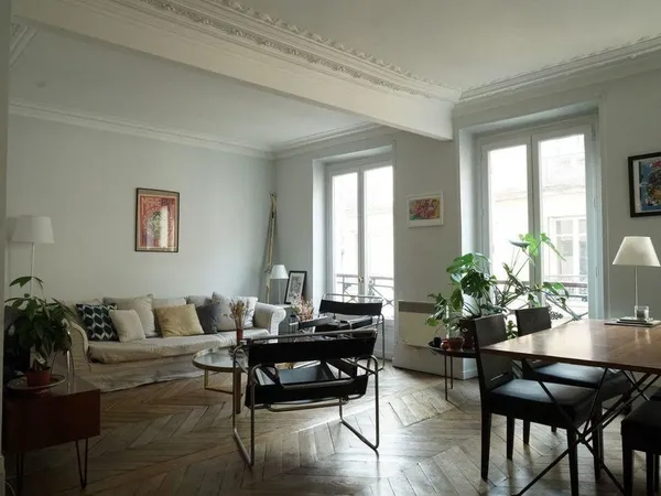 Location meublé 50 m2 - Paris IX - grand 2 pieces 