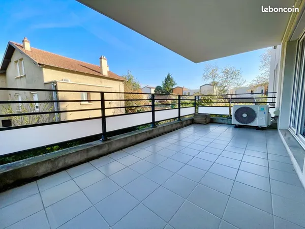 T3 meublé climatisé avec Terrasse, Garage, Piscine 69300 CALUIRE ET CUIRE 