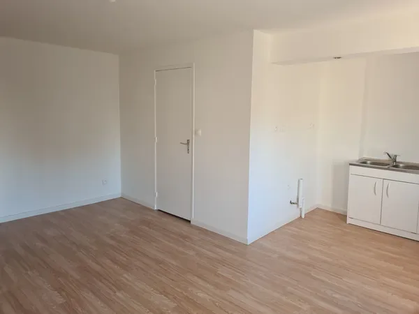 Immeuble de rapport 3 lots 211 M2 2T2,1 studio loués 