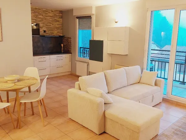Location T2 meublé lumineux avec balcon et garage - Centre-ville de Miribel 