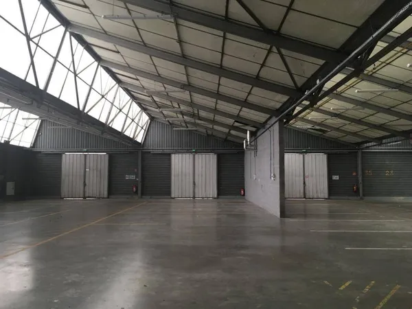 Local d'activité 1406 m² 