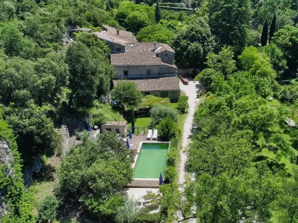 Mas provençal 12 pièces 351 m² 