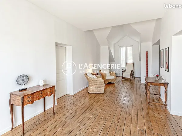 Maison 7 pièces 380 m² 
