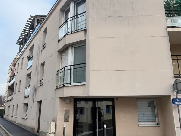 REIMS Vente Type 2 avec emplacement de stationnement 