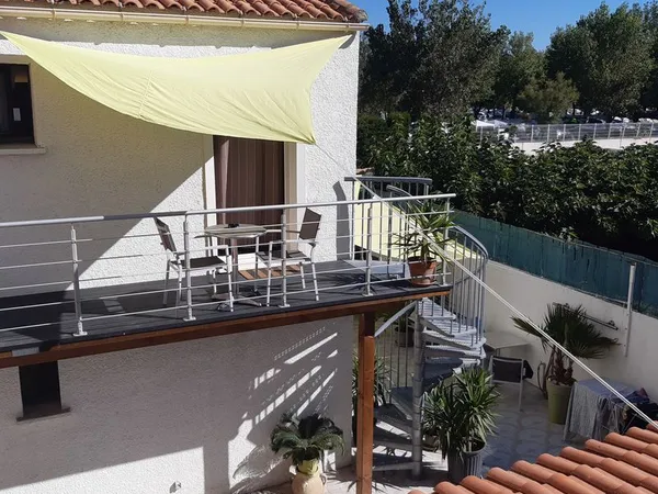 Ensemble immobilier 7 Logements en pleine propriété à 40mde la plage 