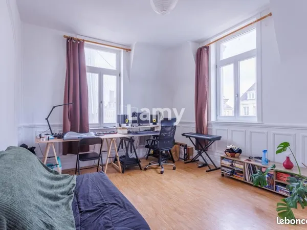 Studio 1 pièce 30 m² 