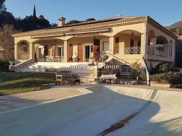 Villa 9 pièces 242 m² 
