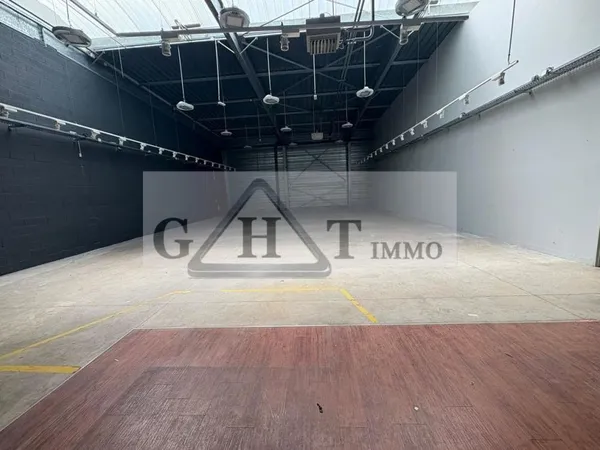 Local industriel 465 m² 