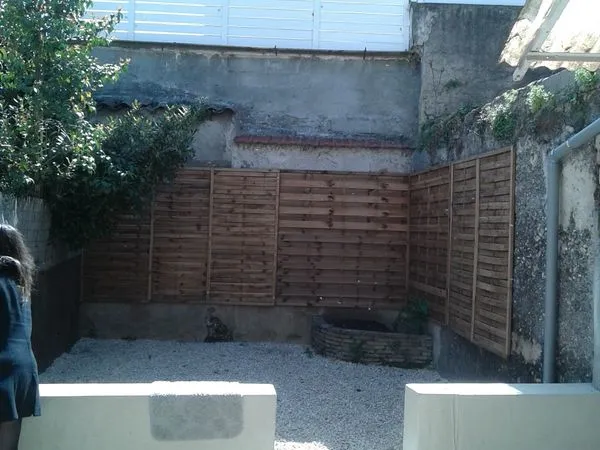 T2 avec terrasse couverte et jardinet 