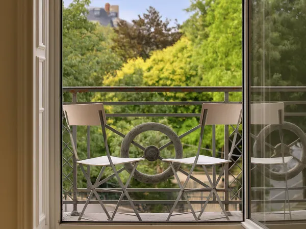 MARAIS - Paris 3ème - SUBLIME 65m² avec BALCON 