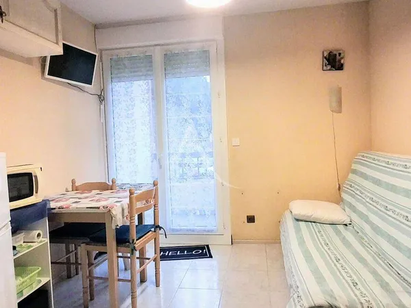 Studio 1 pièce 17 m² 