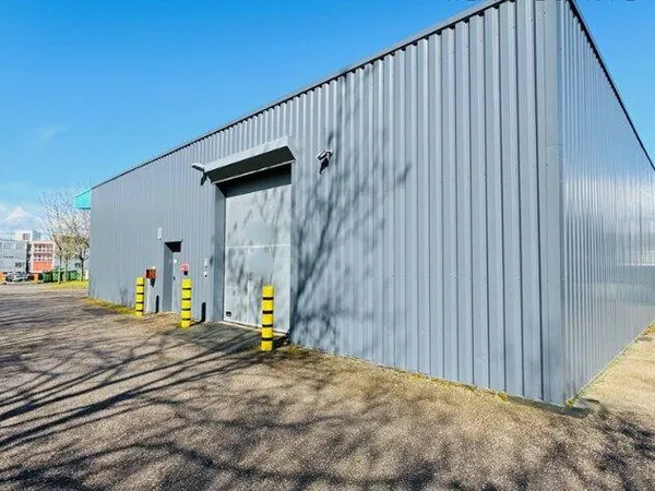 Local d'activité 172 m² 
