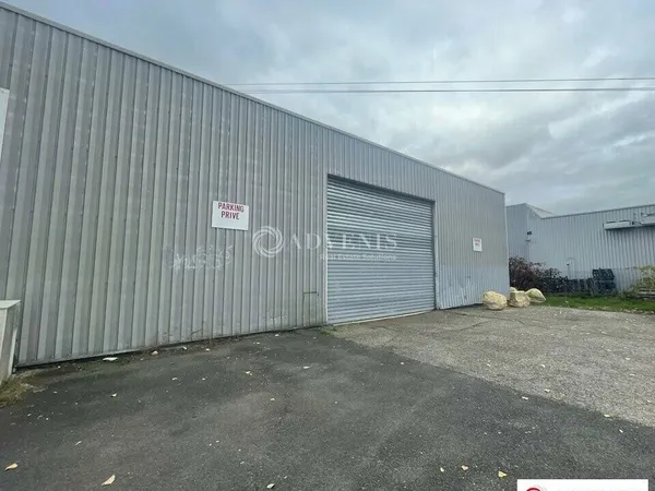 Local d'activité 1180 m² 