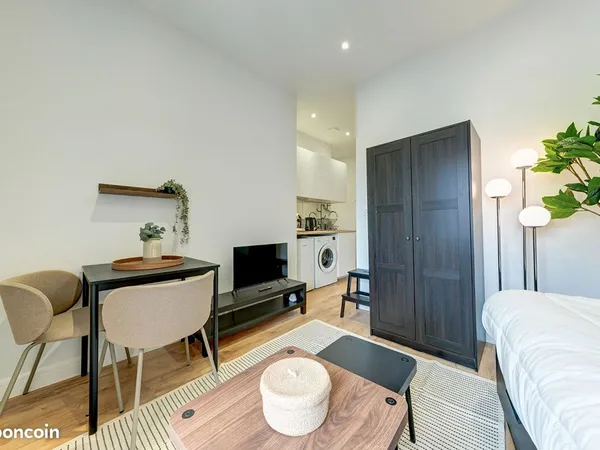Studio 1 pièce 17 m² 