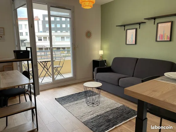 Loue joli T1 meublé 21m2 centre-ville-Salins/facultés + Balcon 