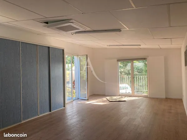 Bureaux 156 m² FONTENAY LE COMTE 