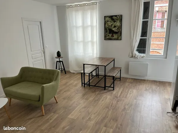 📍PROCHE Mairie et centre-ville - F2 meublé refait à neuf 
