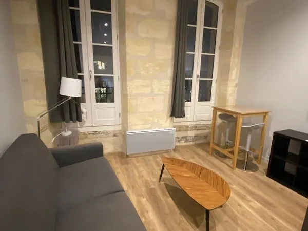 Appartement meublé toutes charges comprises Quais de Bordeaux 