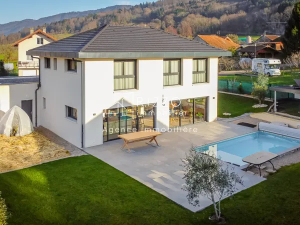 Prestigieuse villa récente 160m2, garage 36m2, terrain 900m2 