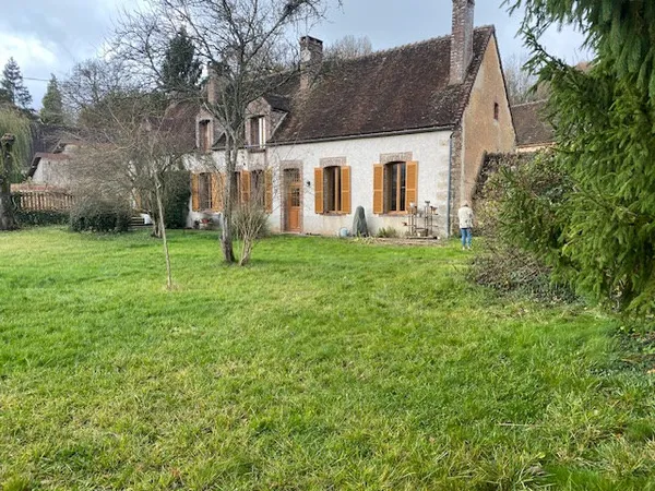 A VENDRE - Fermette avec dépendances et piscine 
