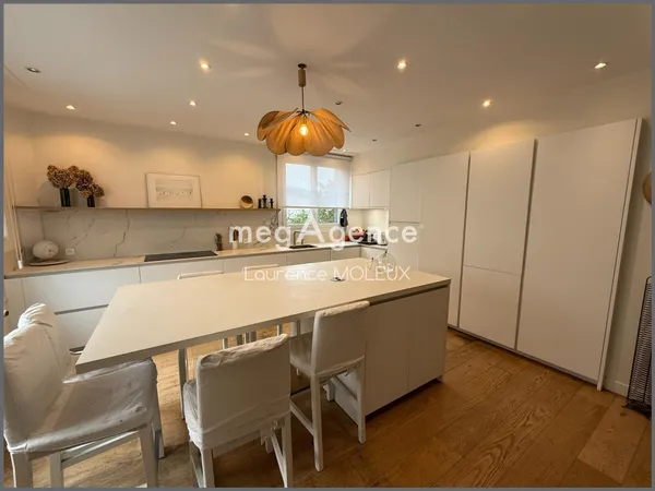 Maison individuelle - 181m2 - 7 pièces 