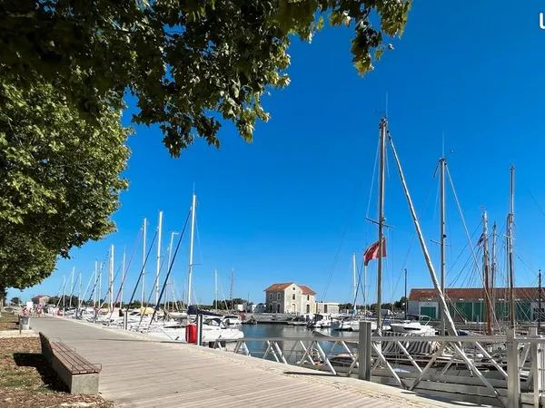 Bureaux 129 m² LA TREMBLADE 