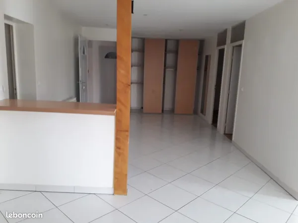 Appartement T3 lumineux 82 m² - Centre de Pélussin 