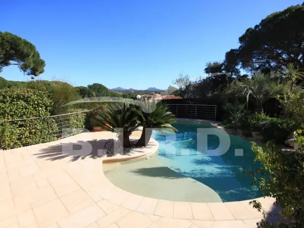 Villa dominante 6 pièces avec piscine à Fréjus Tour de Mare 