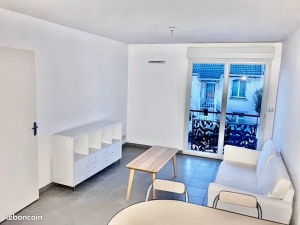 Appartement 2 pièces meublé - 38 m² - Parking privé - Proche Busway 4 