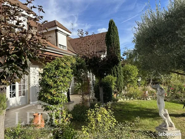 Propriété 5 pièces 193 m² 