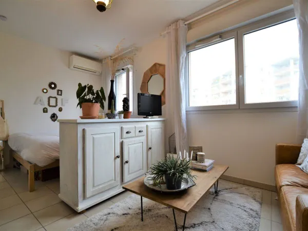 Studio 1 pièce 25 m² 