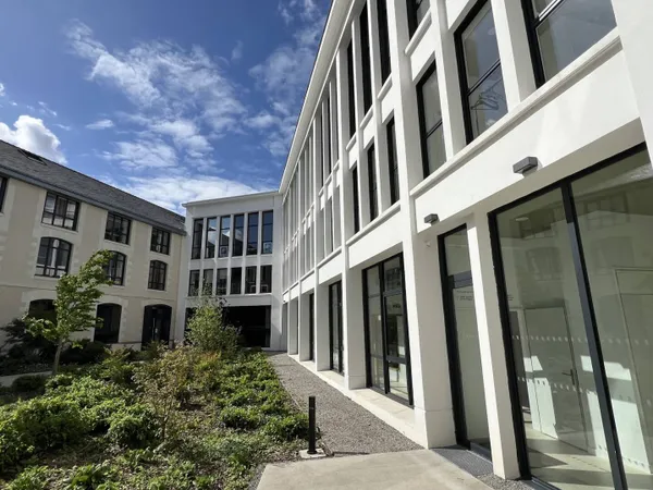 Bureaux 1372 m² 