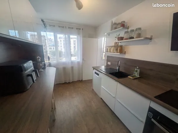 Appartement T3 de 69m², proche de la place de Jaude et de la gare routière des Salins 