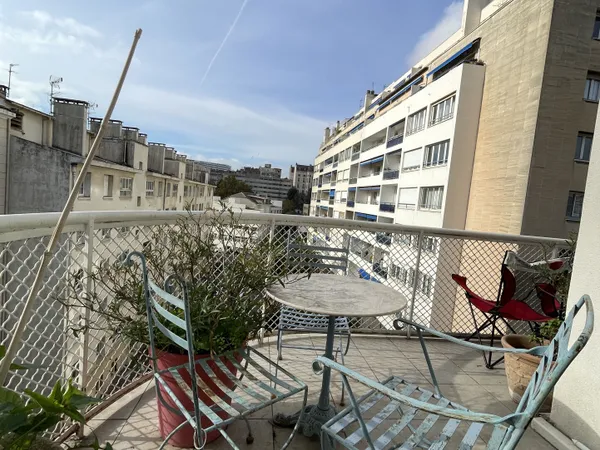 Superbe appartement T4 traversant de standing Carré d'Or 