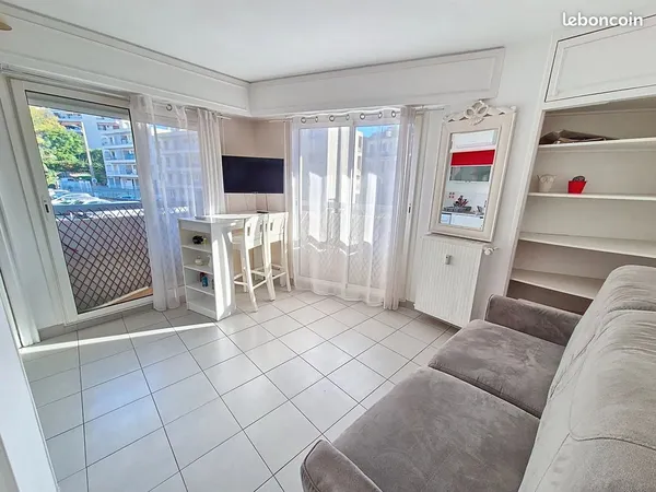 Studio 1 pièce 18 m² 
