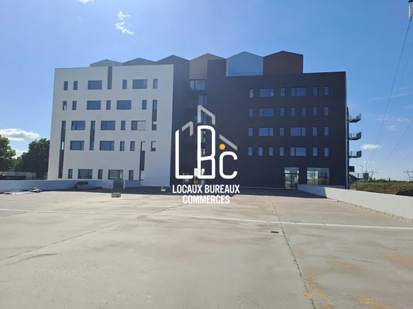 Rezé - Local commercial d'angle 320 m² à louer 