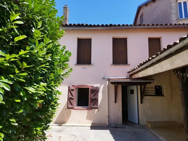 MAISON DE VILLE SPACIEUSE AVEC JARDIN À SAINT-GAUDENS 