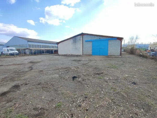 Local d'activité 215 m² 