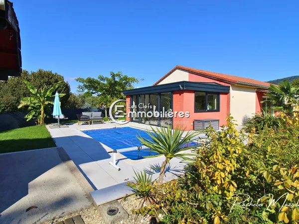 Maison plain-pied 145m² hab 1238m² de terrain. 