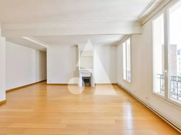 Appartement 77m² • 3 pièces • 2 chambres, Paris 8ème 