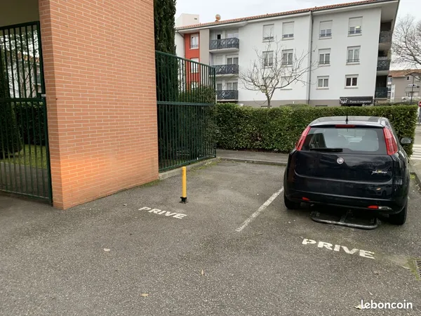 Location place parking à Blagnac proche aéroport 