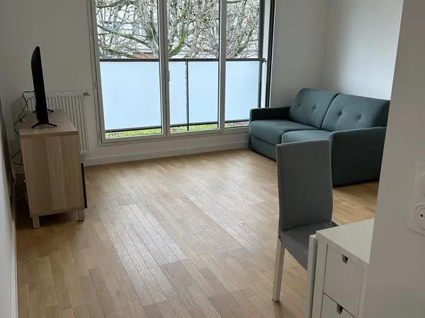 Grand studio meublé Issy limite Clamart 