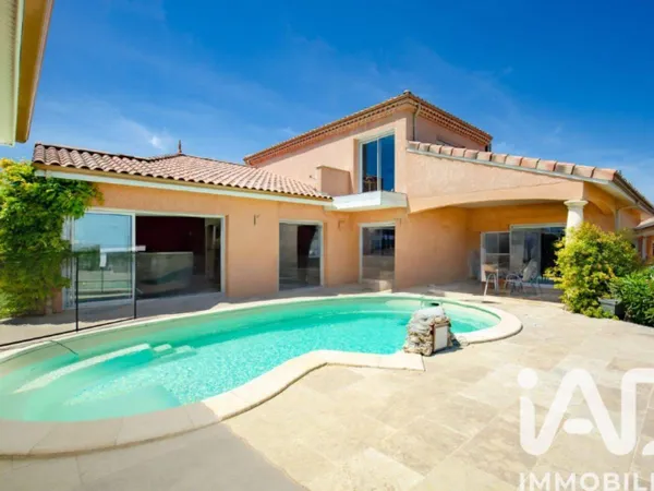 Maison 11 pièces 222 m² 
