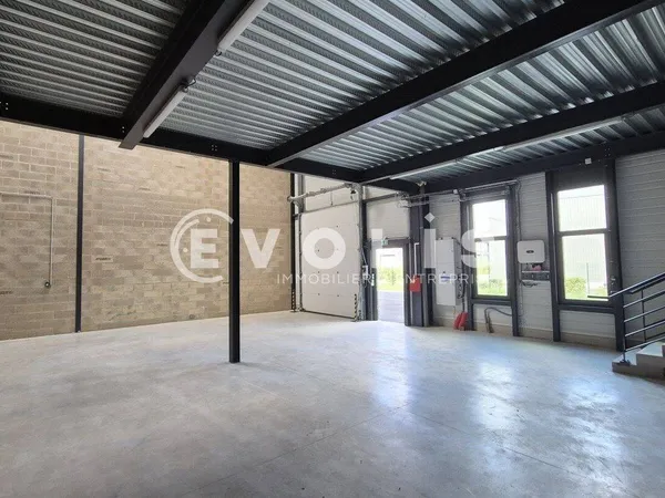 Local d'activité 1495 m² 