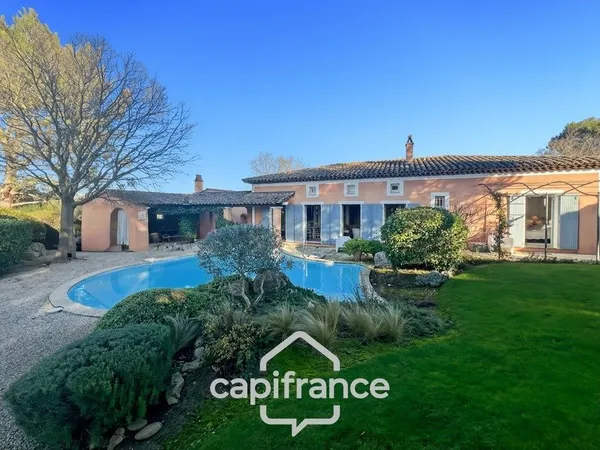 GOLF DE PONT ROYAL, Villa de plain pied de 127 m² climatisée sur un terrain de 995 m², bordure de 