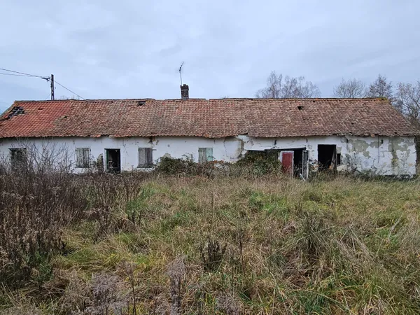 Propriété de 7000m² avec plan d'eau et longère de 160m² à rénover entièrement 